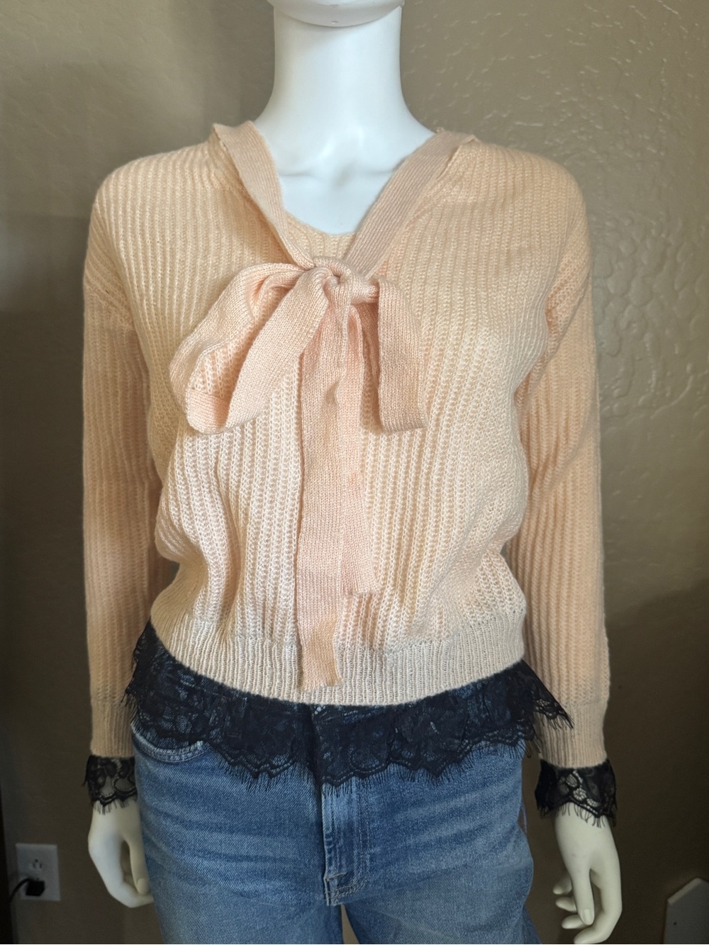 Avantlook peach black lace sweater small